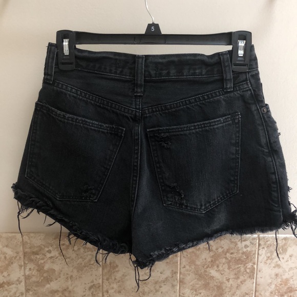 Black cut-off shorts, Abercrombie and Fitch - Picture 3 of 6